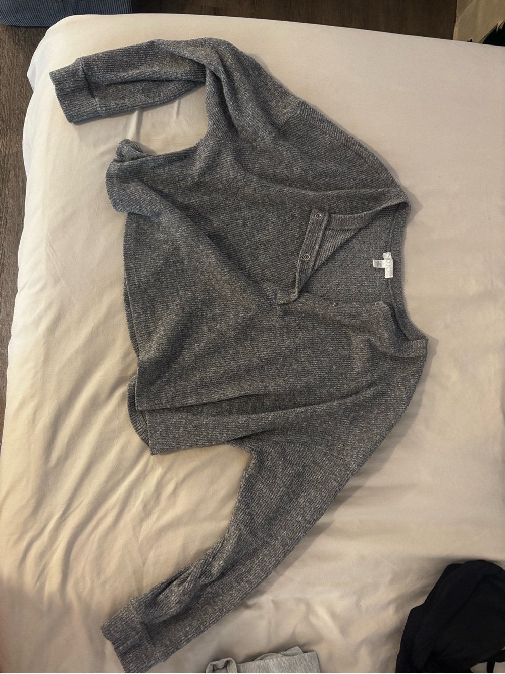Abound Women's Heather Gray V-Neck Knit Sweater